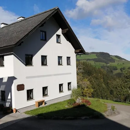 Ferienwohnung Falkennest Apartment